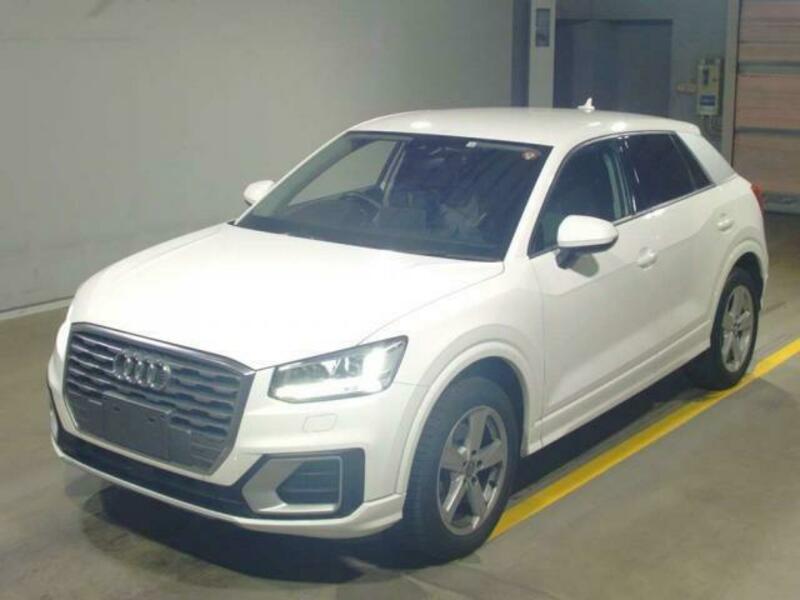 AUDI　Q2