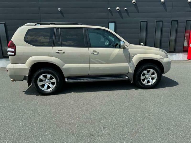 LAND CRUISER PRADO-12