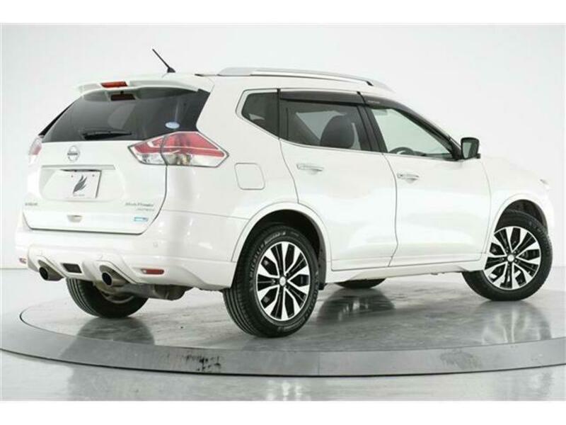 X-TRAIL-1