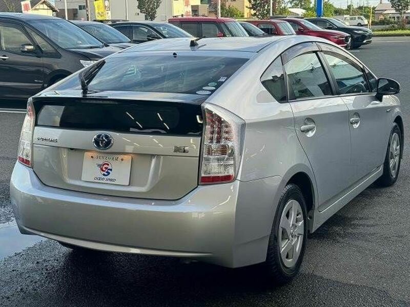 PRIUS-13