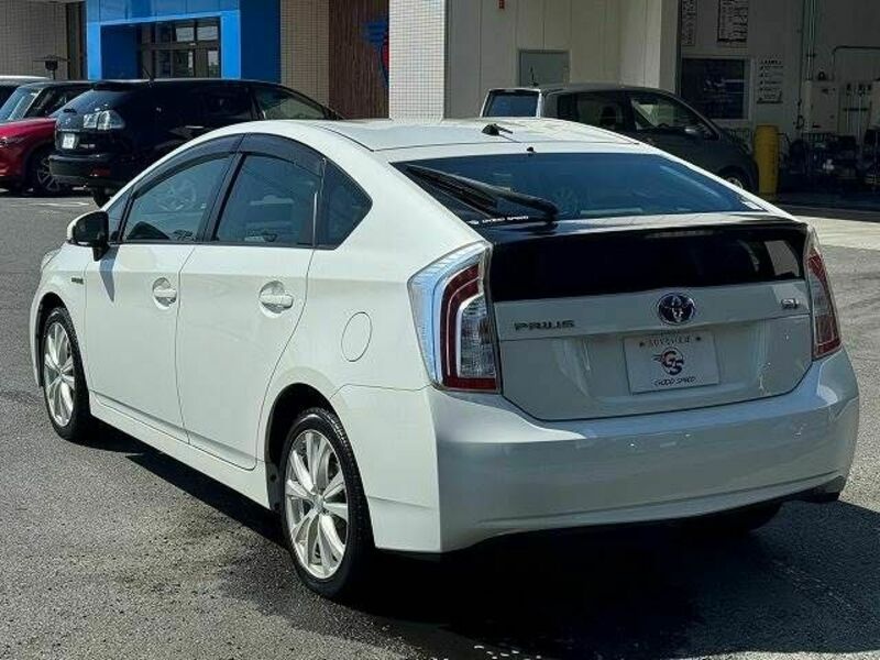 PRIUS-16