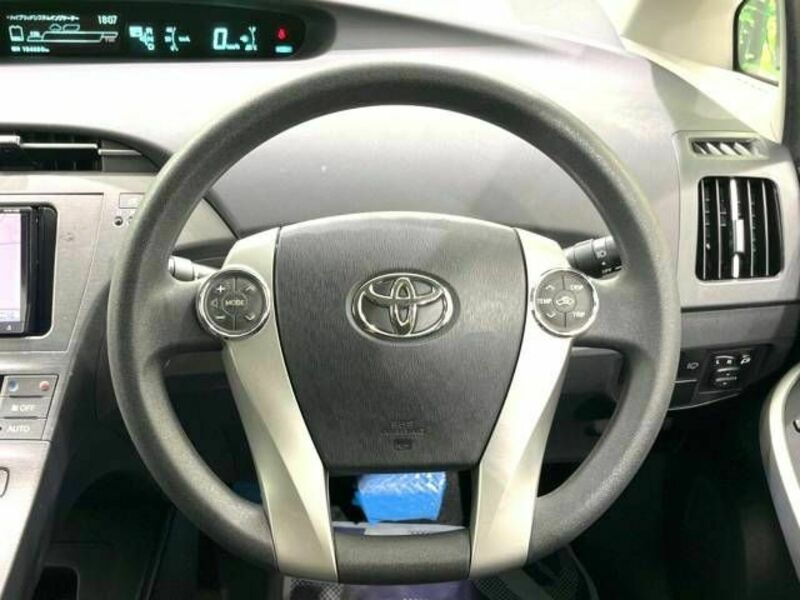 PRIUS-11