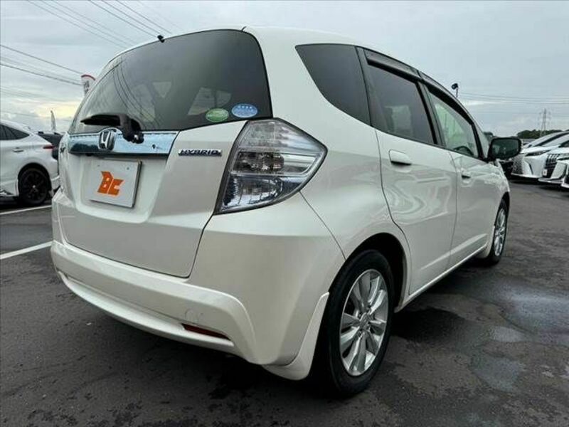 FIT HYBRID-14