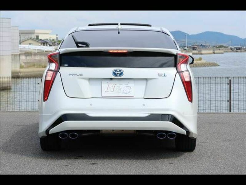 PRIUS-4