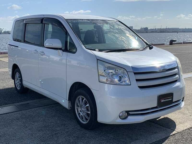 TOYOTA NOAH