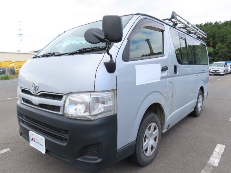 TOYOTA HIACE