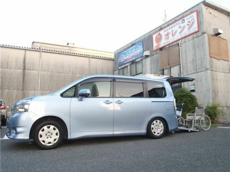 TOYOTA　VOXY