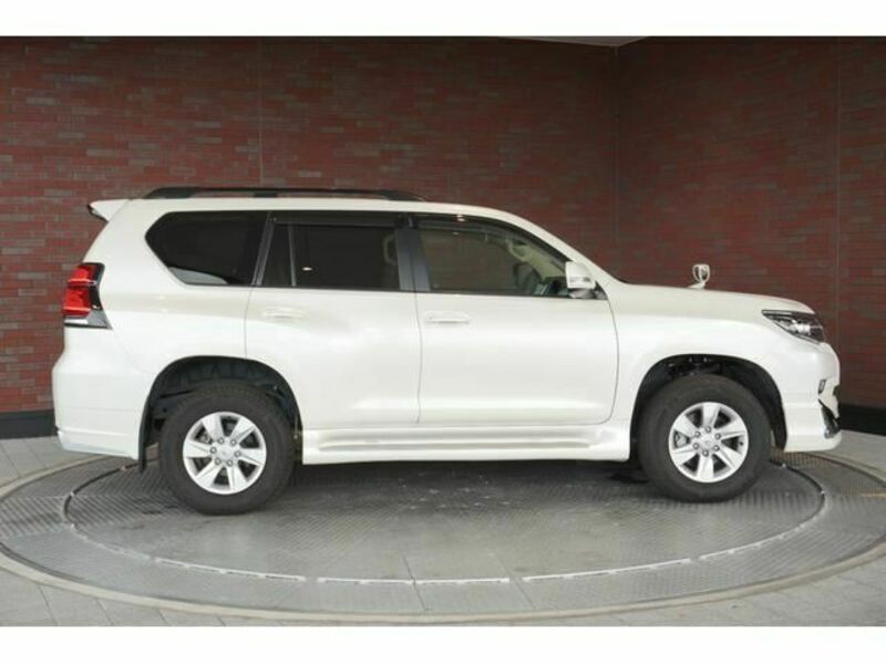 LAND CRUISER PRADO-1