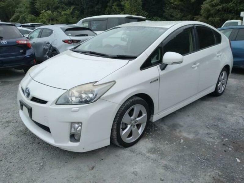 TOYOTA　PRIUS