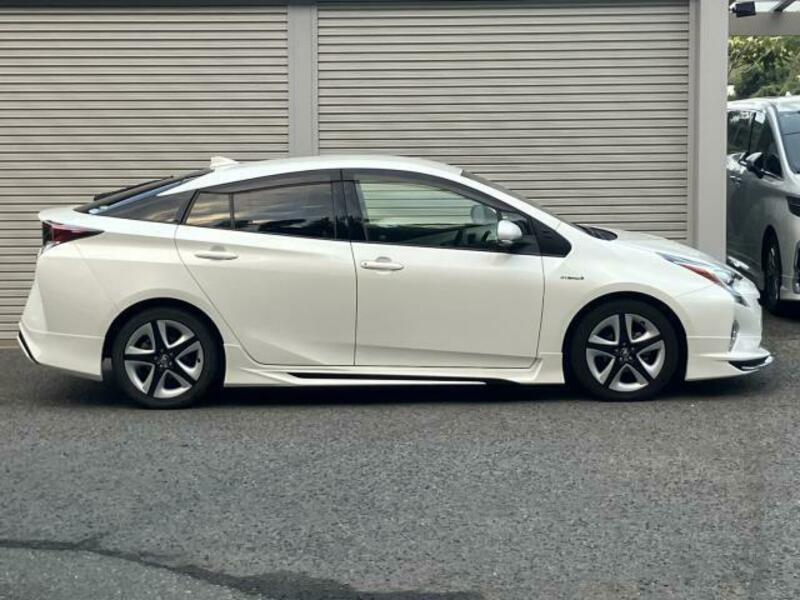 PRIUS-11