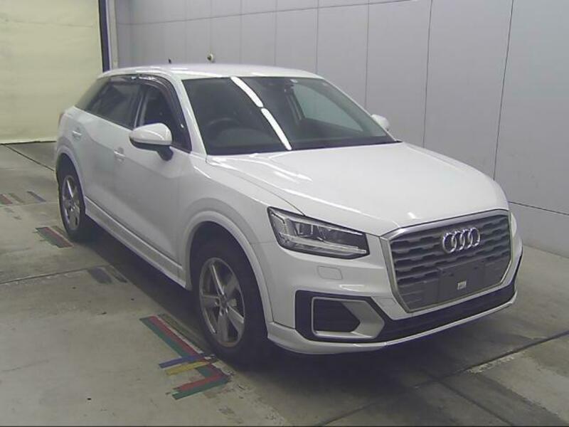 AUDI　Q2