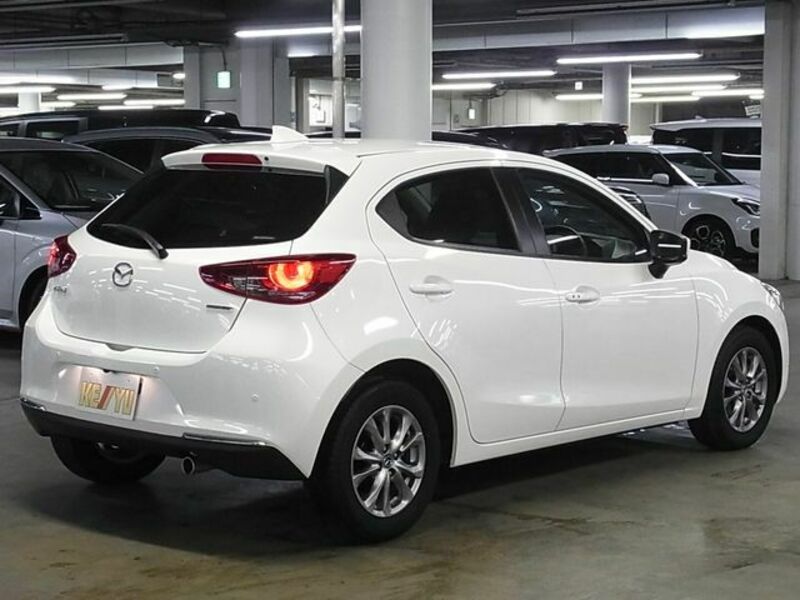 MAZDA2-1