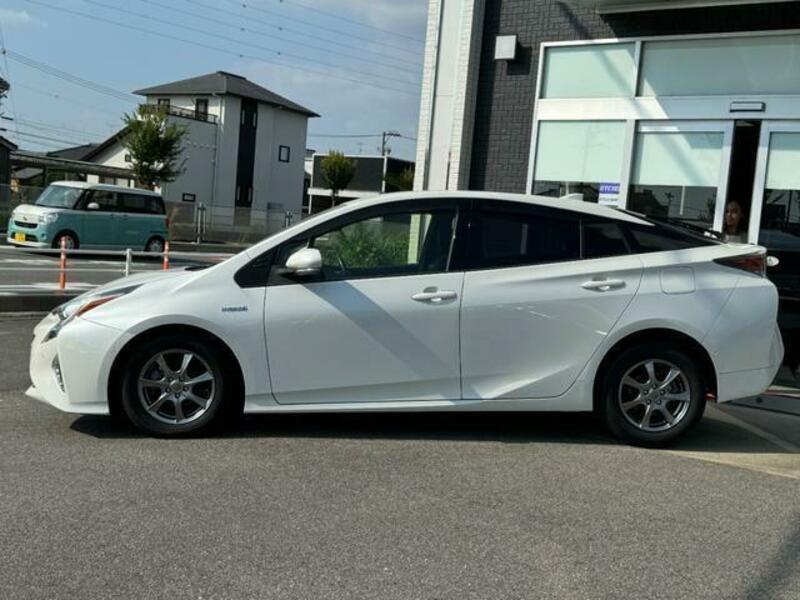 PRIUS-17