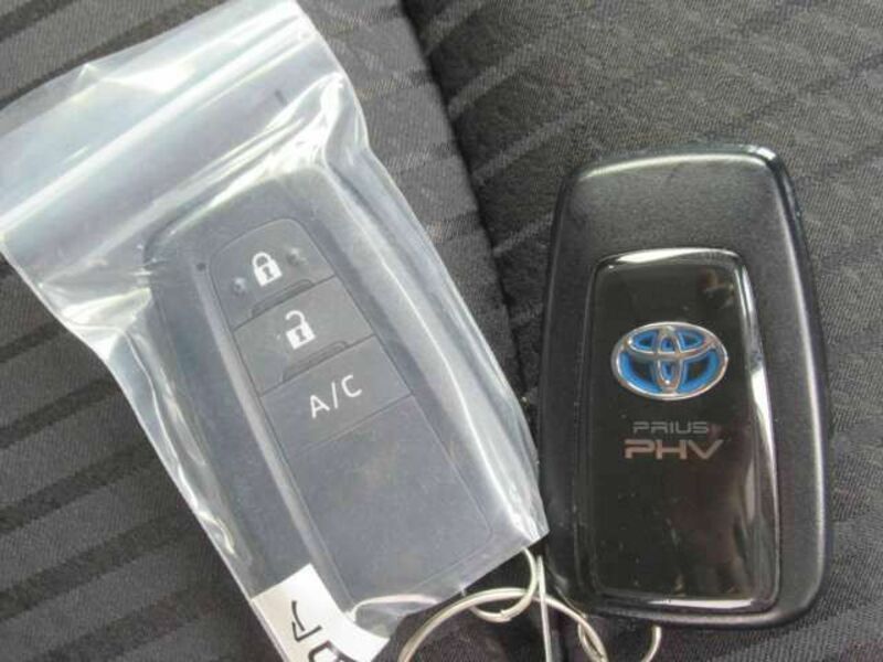 PRIUS PHV-8