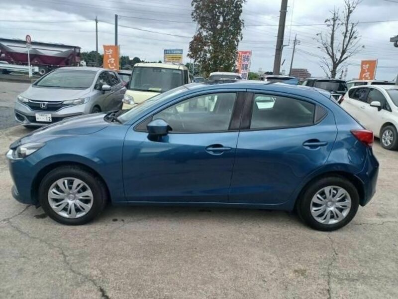 MAZDA2-4