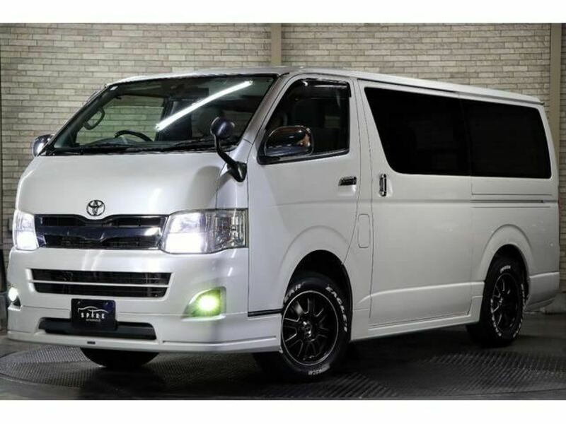 TOYOTA　HIACE VAN