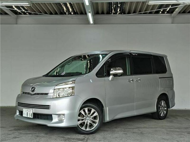 TOYOTA　VOXY