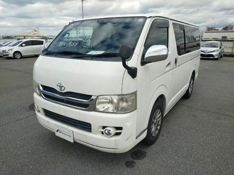 TOYOTA　HIACE VAN