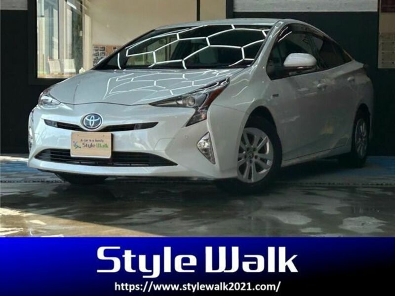 TOYOTA　PRIUS