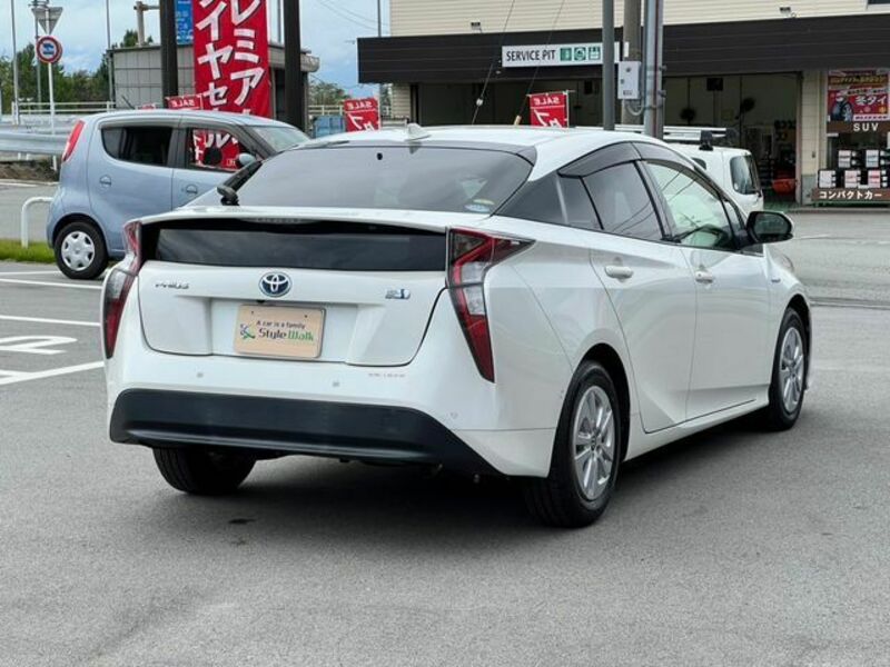 PRIUS-4