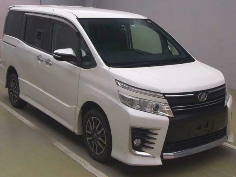 TOYOTA　VOXY