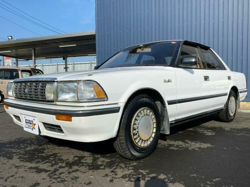 TOYOTA　CROWN