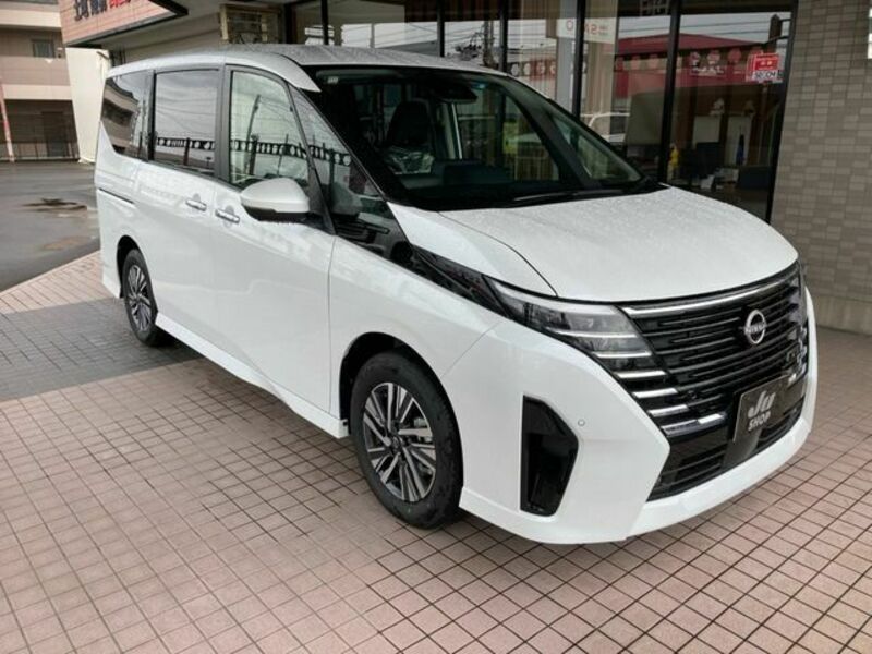 NISSAN　SERENA