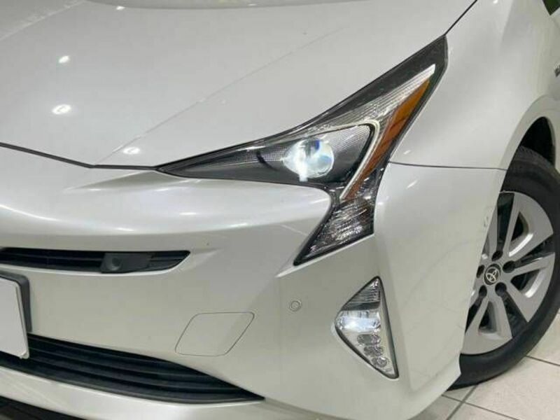 PRIUS-12