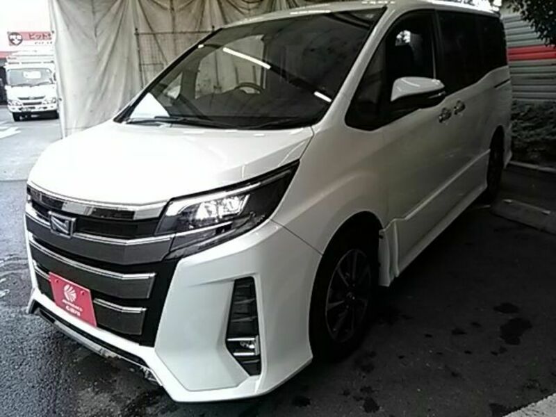 TOYOTA　NOAH