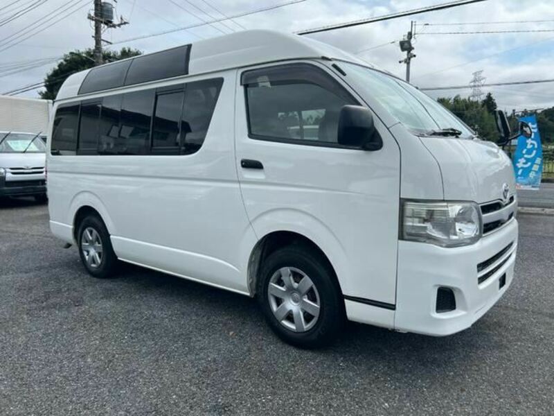 TOYOTA　HIACE VAN