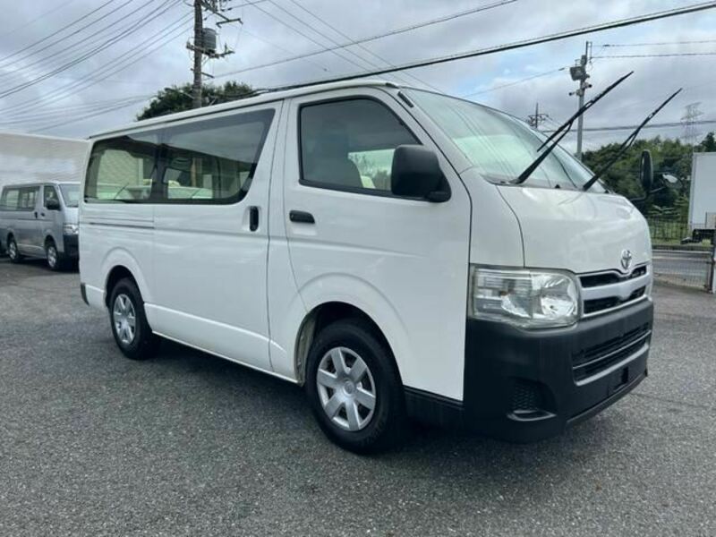 TOYOTA　HIACE VAN