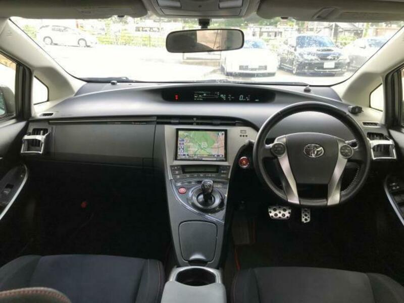 PRIUS-13