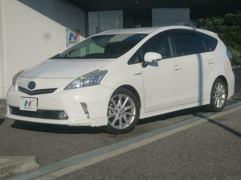 Toyota prius alpha 2011