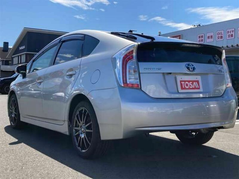 PRIUS-8