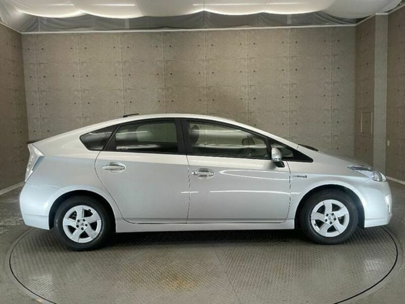 PRIUS-13