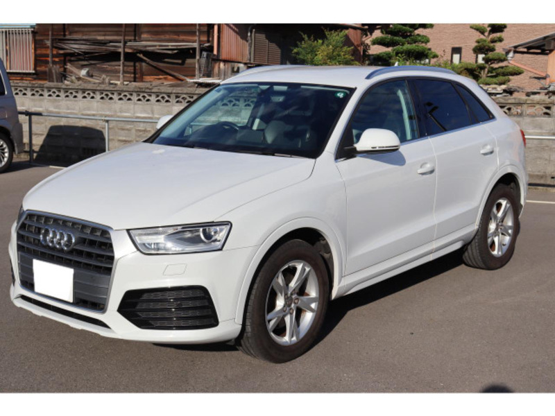 AUDI　Q3