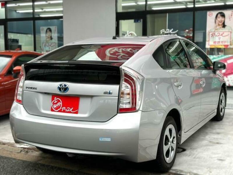 PRIUS-4