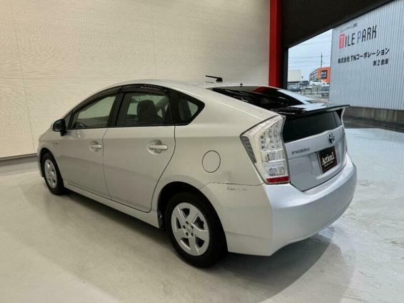 PRIUS-9