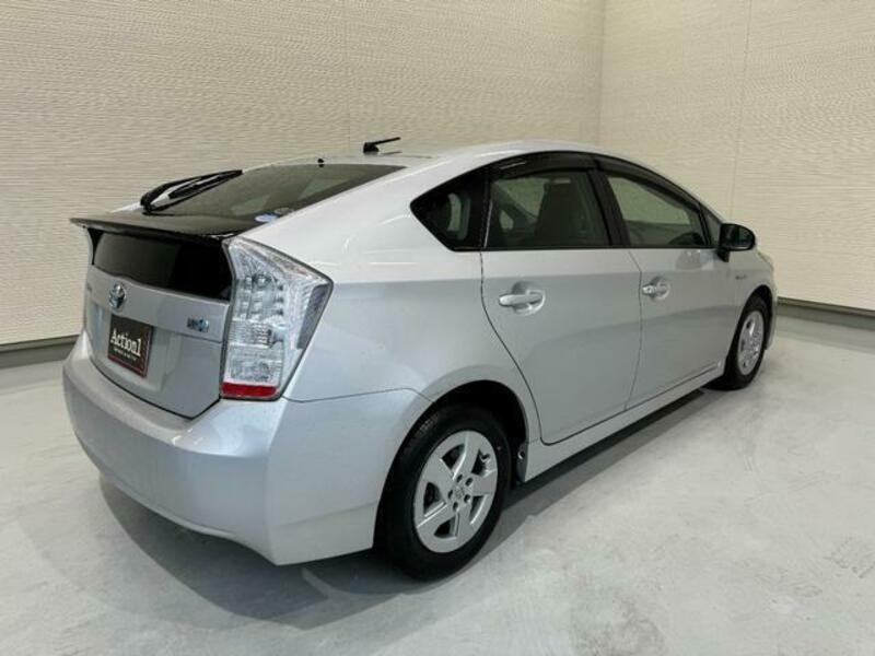 PRIUS-13