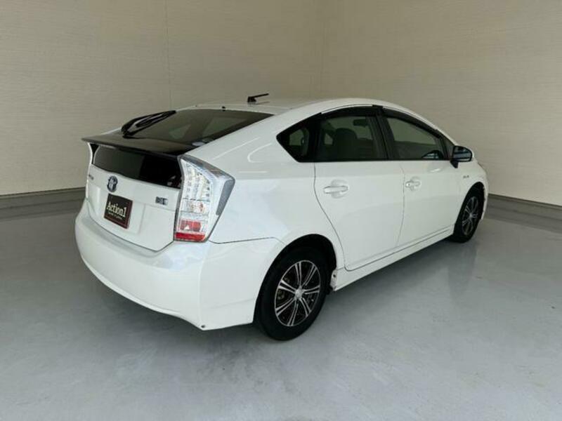 PRIUS-13