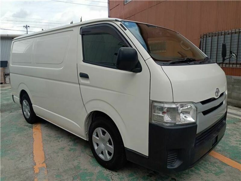 TOYOTA　HIACE