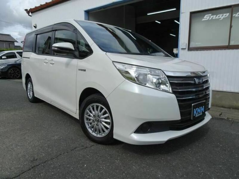 TOYOTA　NOAH