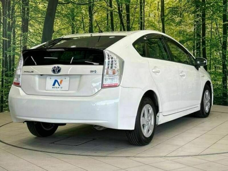 PRIUS-17