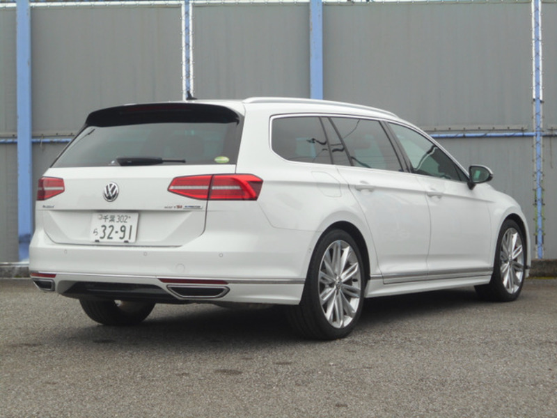 PASSAT VARIANT-10