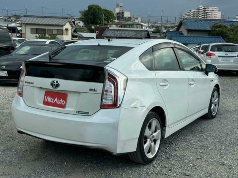 PRIUS-13