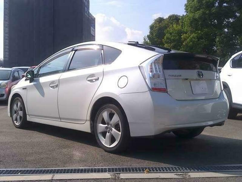 PRIUS-4