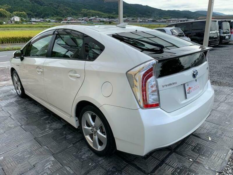 PRIUS-1