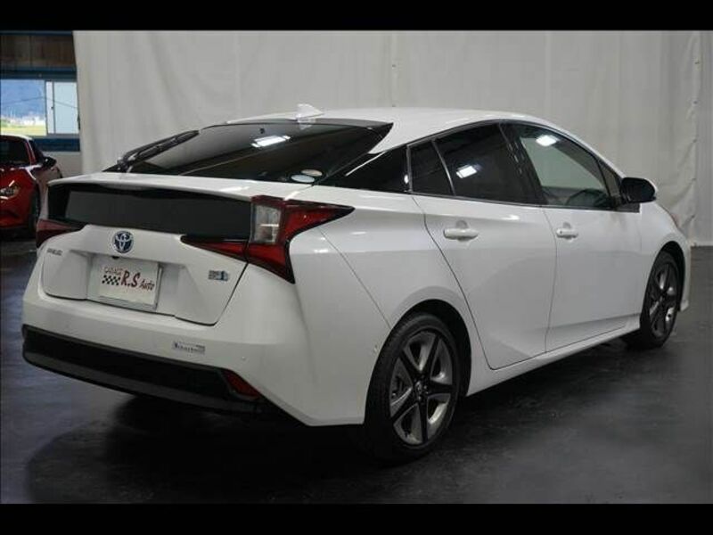 PRIUS-8