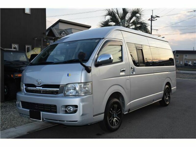 TOYOTA　HIACE