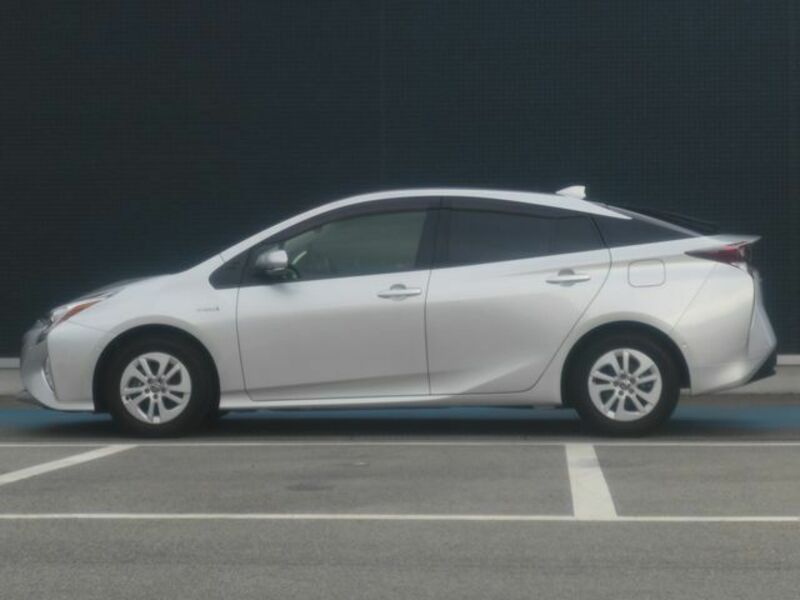 PRIUS-16